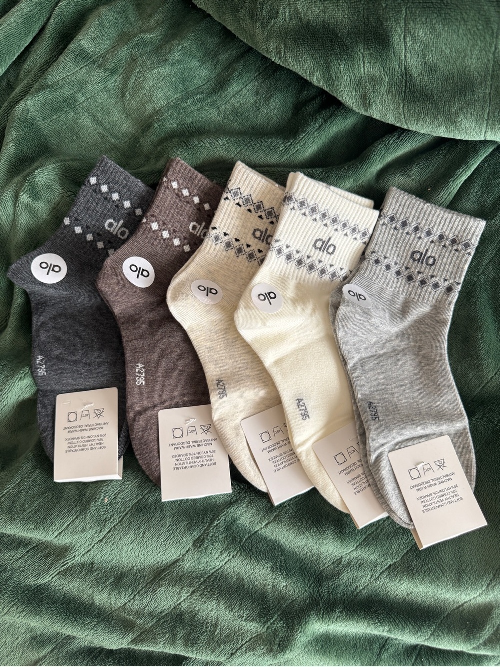 NWT Alo Yoga Socks